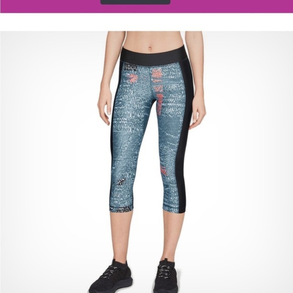 UNDER Armor Heat Gear Armor Print Capri - M